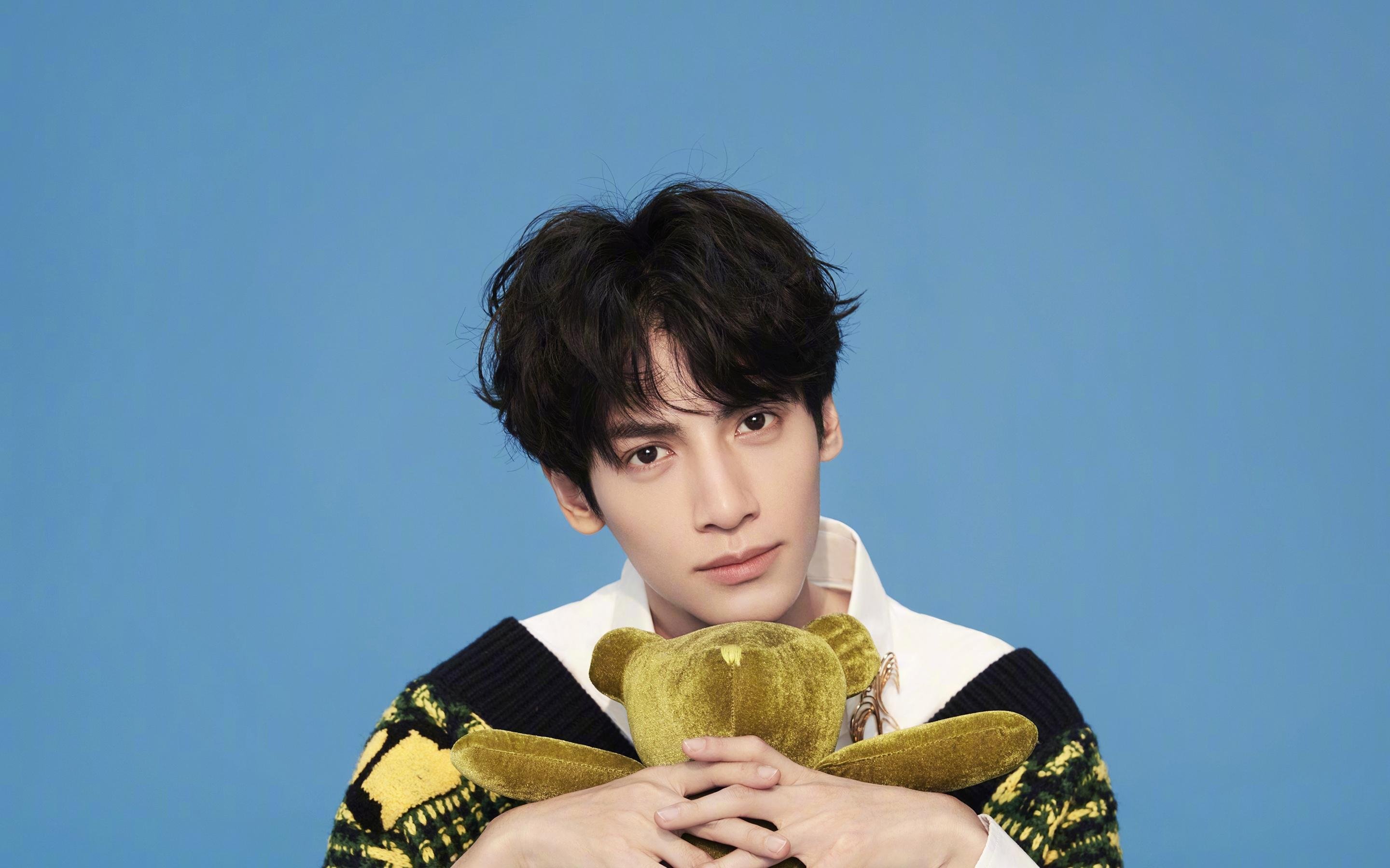 皇家贝蒂斯通过中路组织持续控球推进，皇家贝蒂斯对